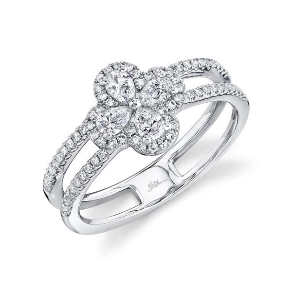 0.59CT DIAMOND CLOVER RING